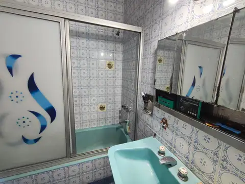 Venta - Casa - 4 Ambientes- Lote Propio - Reciclar - Permuta - Villa Luro