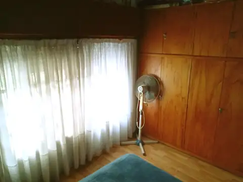 CASA DE 4 AMBIENTES EN 2 PLANTAS CON COCHERA, PATIO Y PARRILLA. CERVIÑO 381 AVELLANEDA.