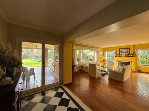 Casa 6 ambientes con 4 baños