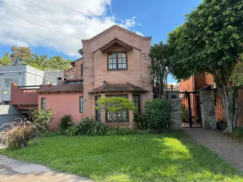Adrogue VENTA duplex 3 dorm c/cochera y jardin s/expensas