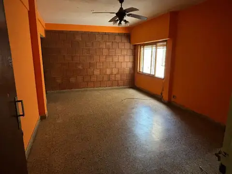 Departamento de 3 ambientes bajas expensas segundo escalera