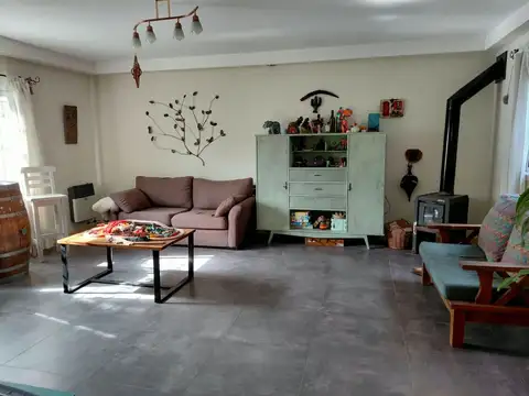 Casa 4 ambientes con 2 baños