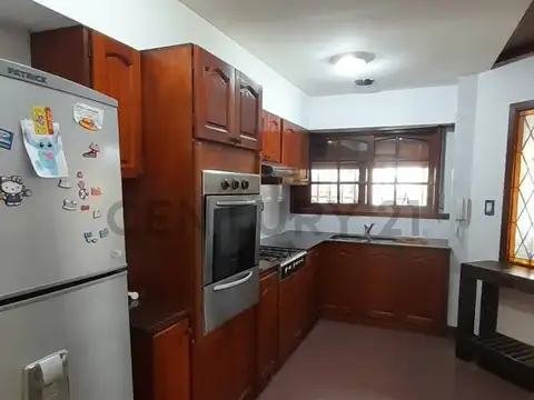 Casa en Venta con 4 cocheras