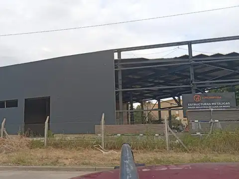 Galpón en Barrio Parque Field