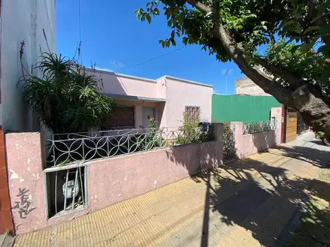Olegario Víctor Andrade al 5800