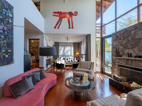 Casa en Venta con 2 cocheras