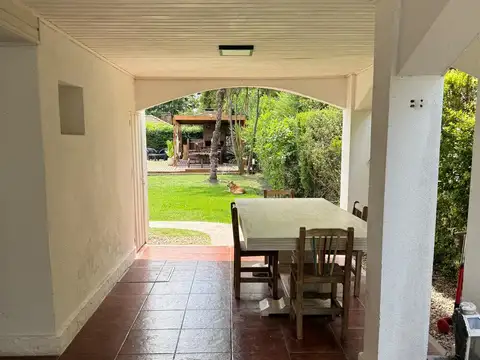 Casa en Alquiler con 1 cochera
