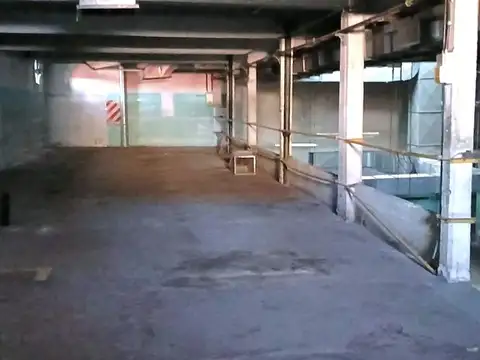 Galpon en Venta 43  mts Fondo