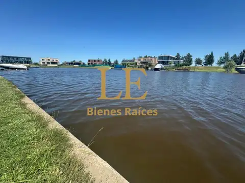 Casa 5 ambientes con 4 baños