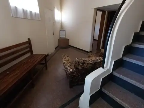 Oficina 7 ambientes con 2 baños