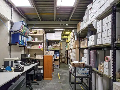 Depósito con oficinas en Chacarita