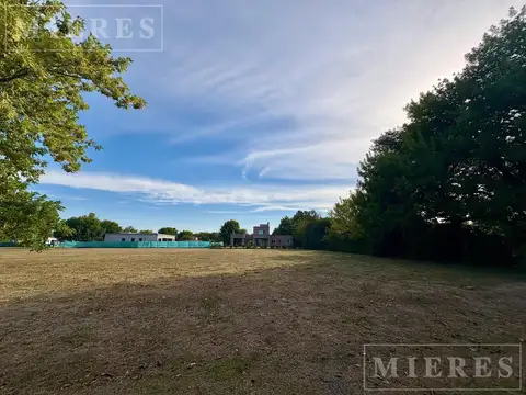 Lote de 1224m² en venta en Los Alcanfores, Pilar