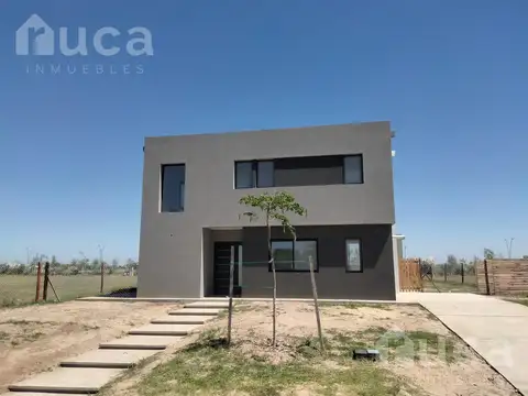 Casa de 5 ambientes con parque en venta en Barrio Nativas - Puertos del Lago, Escobar
