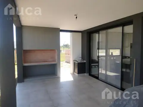 Casa de 5 ambientes con parque en venta en Barrio Nativas - Puertos del Lago, Escobar