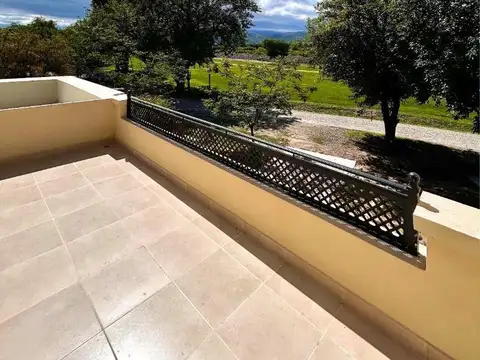 Casa 5 ambientes con 4 baños