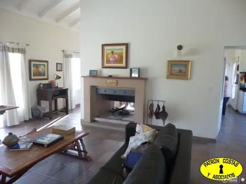 Casa en Alquiler con 2 cocheras
