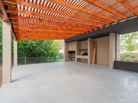 Casa 4 ambientes con 2 baños