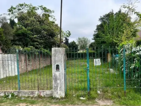 Castelli e/ Santiago del Estero y Avenida Villanueva