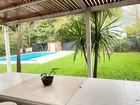 Casa en Alquiler con 1 cochera