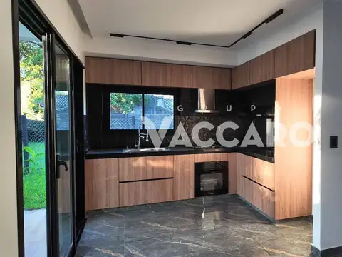 Casa 4 ambientes con 3 baños