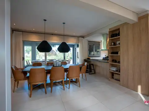 Casa 5 ambientes con 3 baños