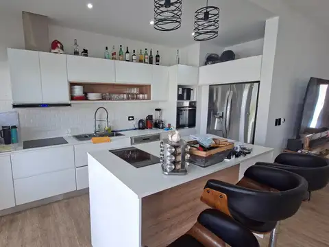 Casa en Venta con 4 cocheras