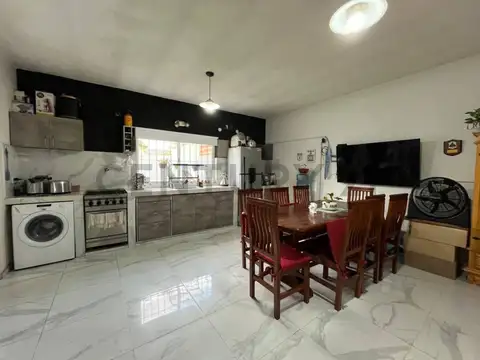 Casa 4 ambientes con 1 baño