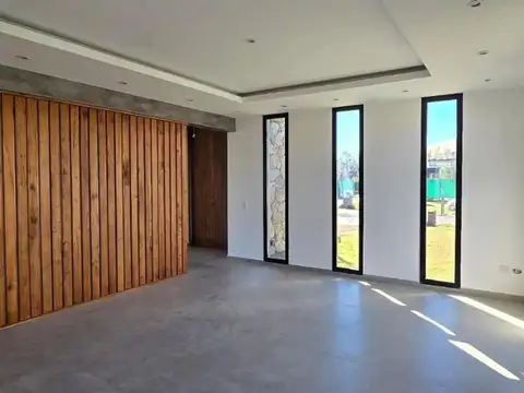 Casa 4 ambientes con 3 baños