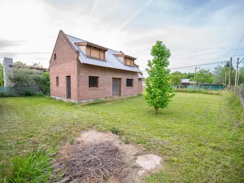 Casa en Venta con 2 cocheras