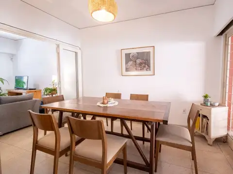 Casa 8 ambientes con 2 baños