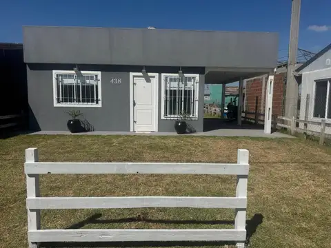 CASA 3 AMBIENTES MINIMALISTA CON QUINCHO Y PILETA