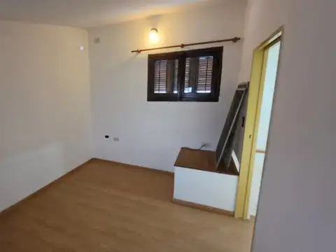Depto Tipo Casa en Alquiler en San Antonio de Padua, $ 650.000