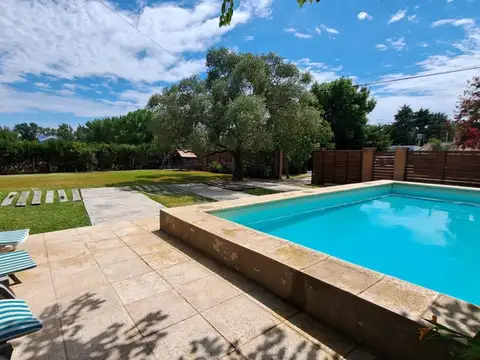 Casa 4 ambientes con 2 baños