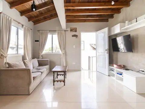 Casa en Venta con 3 cocheras