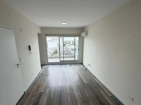 2 AMBIENTES SEMI PISO AL FRENTE CON BALCON ATERRAZADO