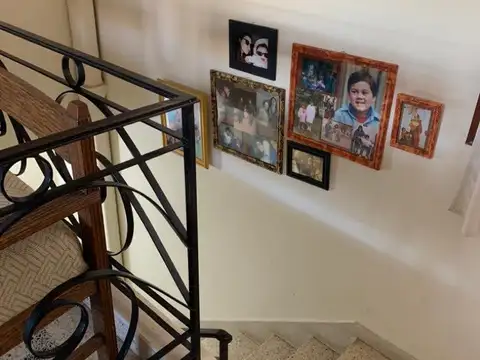 Casa 10 ambientes con 3 baños