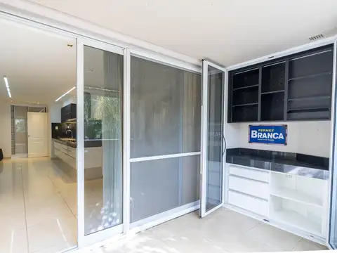 Departamento de 3 dormitorios de categoría en venta en Village Plaza