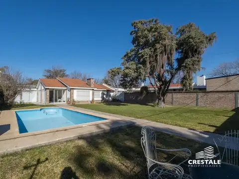 Venta / Permuta - Lote de 700 m² - Los Troncos, Funes.