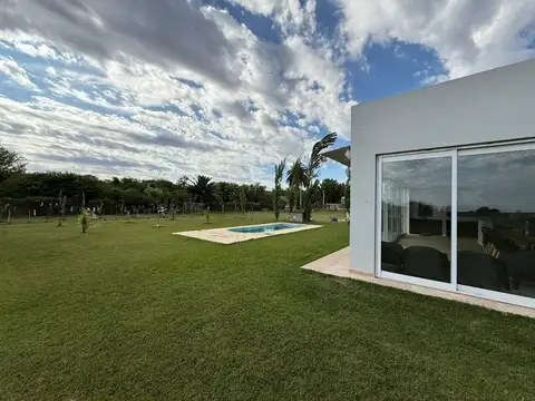 VENTA CASA RESIDENCIAL 2 PLANTAS EN FELICIA