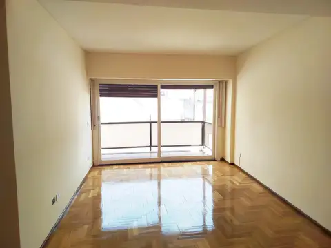 Alquiler departamento semipiso 3 ambientes c/dependencia