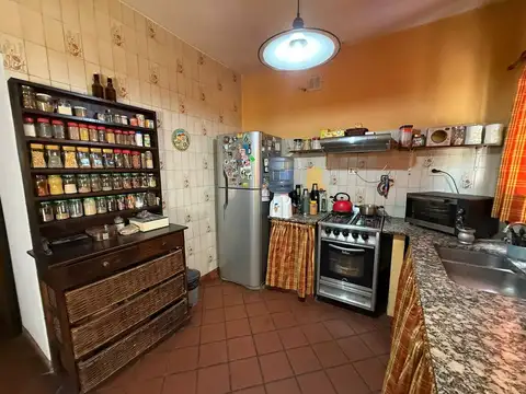 Casa 5 ambientes con 2 baños