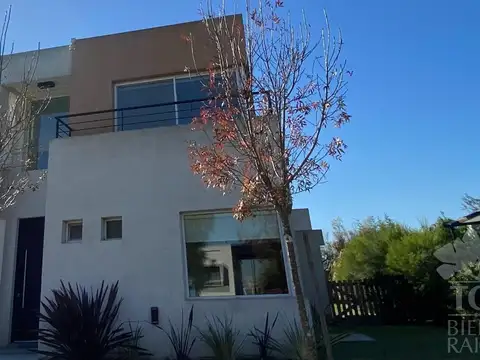 Casa-Venta-Impecable-Barrio San Matías-Escobar