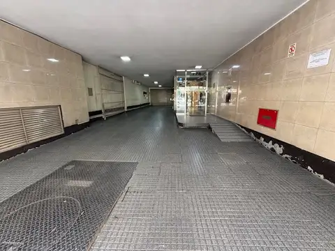 Excepc Ofic 3 amb + cochera mts Av. Cordoba Impecable! c/Baño completo y kitchinette.