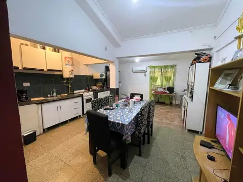 Casa 6 ambientes con 1 baño