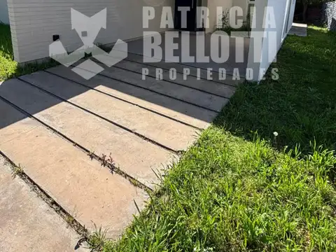 MODERNA CASA A ESTRENAR DE 2 DORM. CON ESPACIO VERDE EN BARRIO VILLAGES EL MOLINO - VILLA ELISA