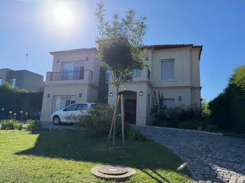 Casa en Alquiler y Venta en San Marco 3 dormitorios, Villanueva 100