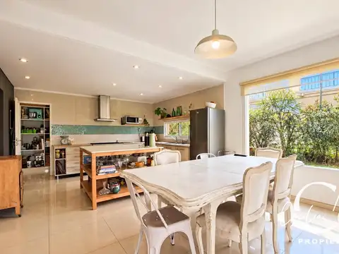 Casa 6 ambientes con 3 baños