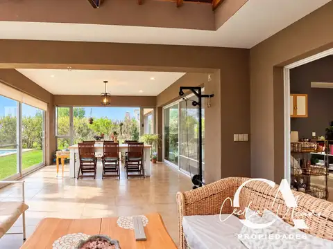 Casa en Venta con 6 cocheras