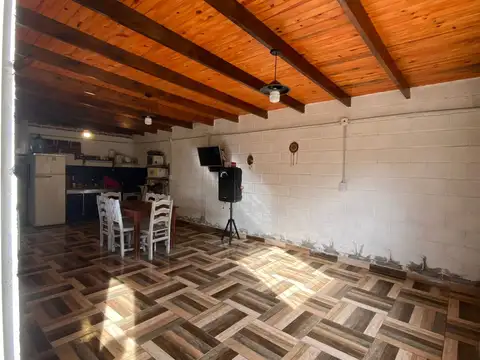 VENTA CASA 2 DORMITORIOS CON PILETA LOS MOLINOS!