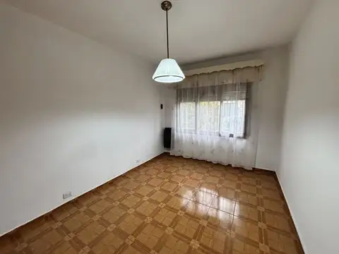 Casa 4 dormitorios sobre amplio lote 614m!